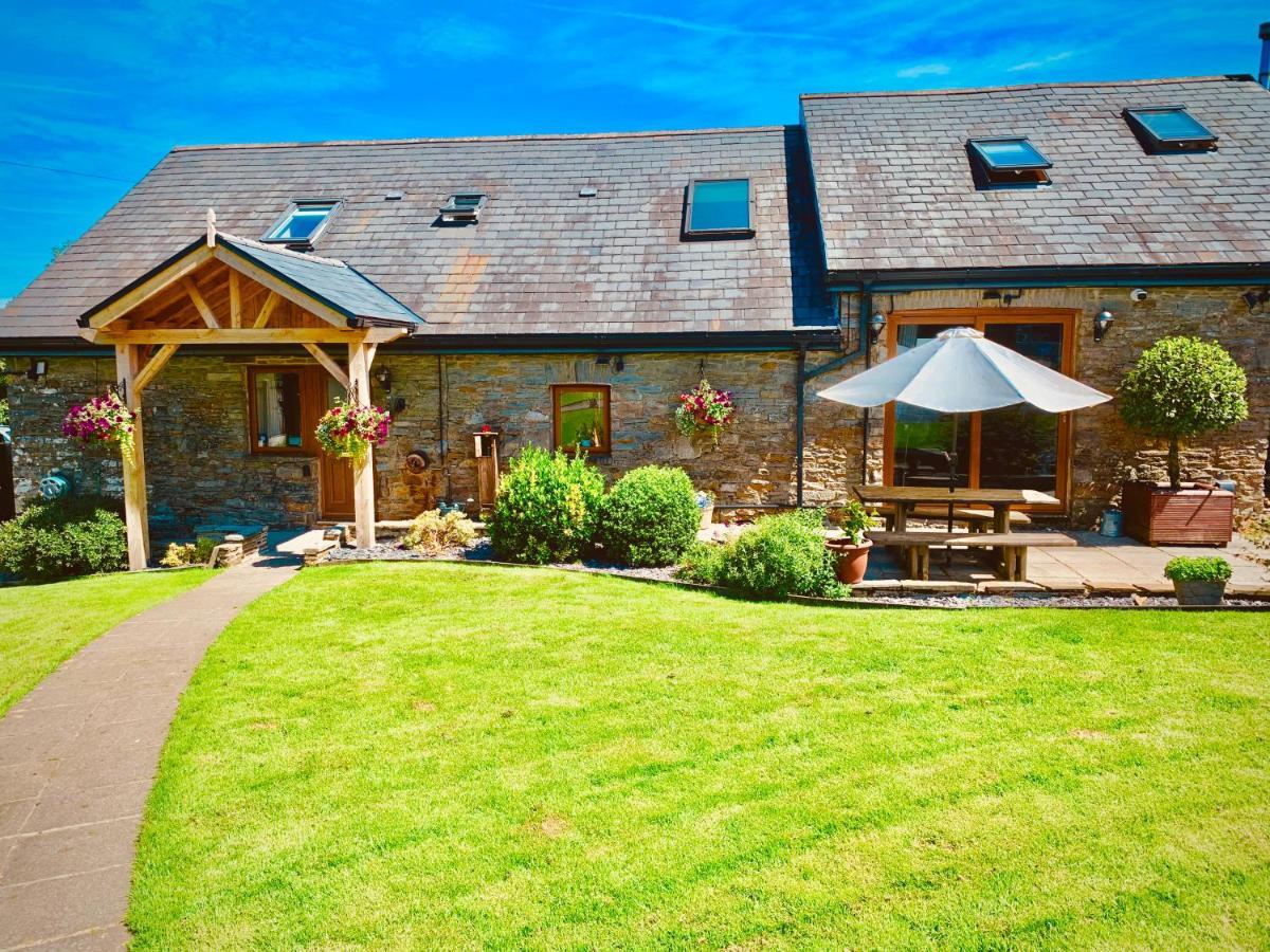 Beudy Bach Bed and Breakfast Cross Hands Εξωτερικό φωτογραφία