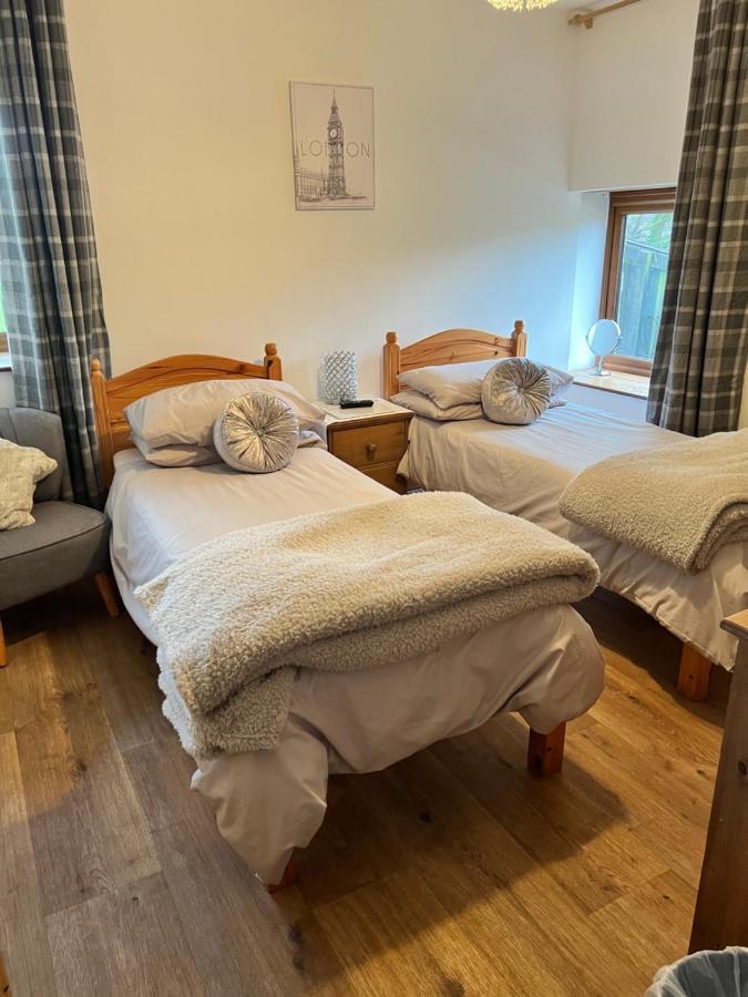 Beudy Bach Bed and Breakfast Cross Hands Εξωτερικό φωτογραφία