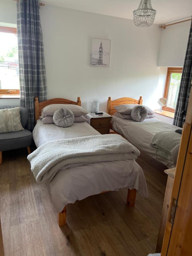 Beudy Bach Bed and Breakfast Cross Hands Εξωτερικό φωτογραφία