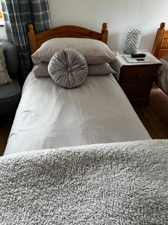Beudy Bach Bed and Breakfast Cross Hands Εξωτερικό φωτογραφία