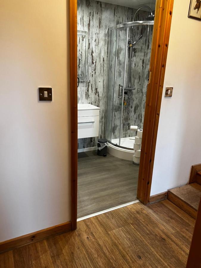 Beudy Bach Bed and Breakfast Cross Hands Εξωτερικό φωτογραφία
