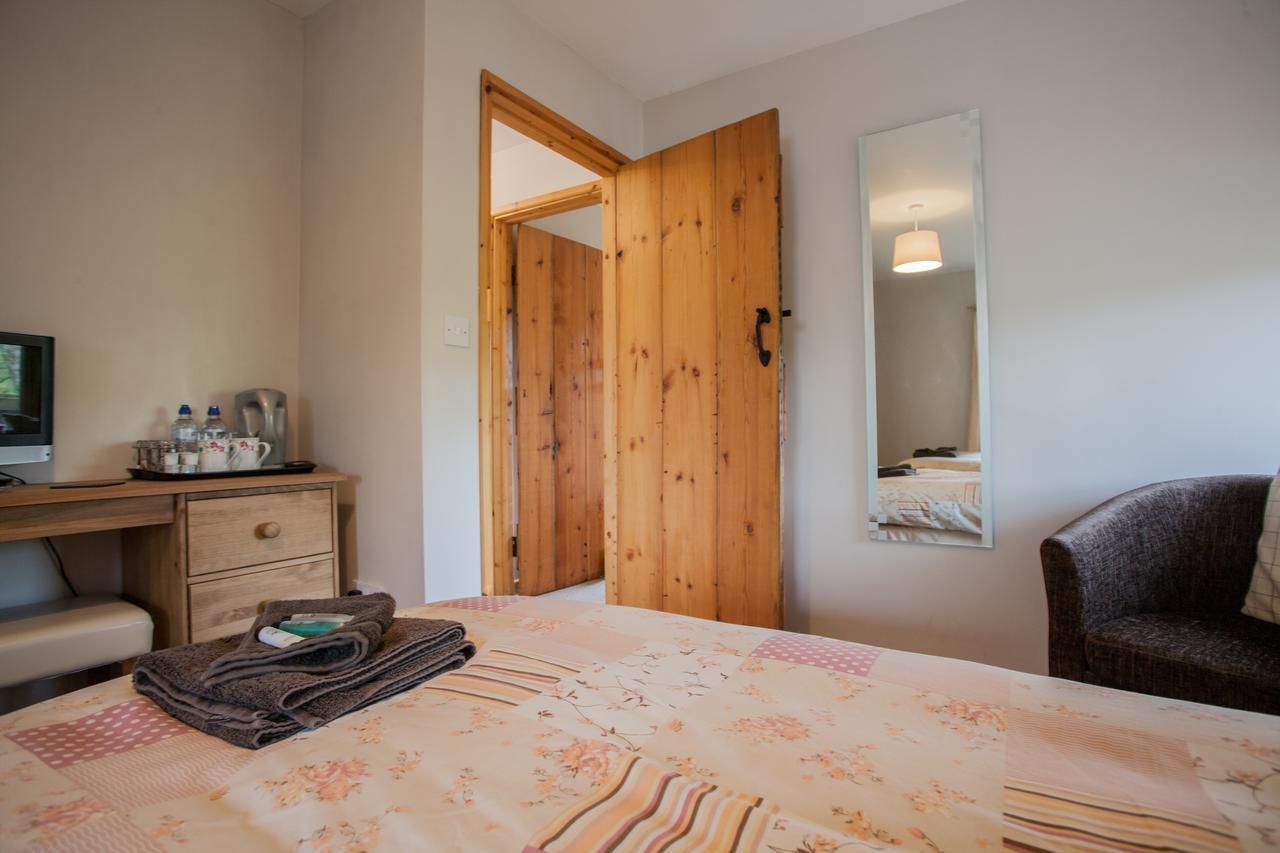 Beudy Bach Bed and Breakfast Cross Hands Εξωτερικό φωτογραφία