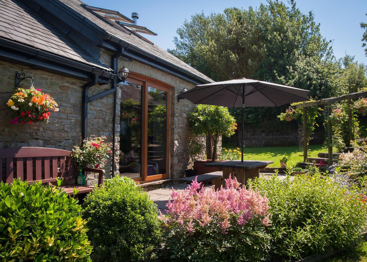 Beudy Bach Bed and Breakfast Cross Hands Εξωτερικό φωτογραφία