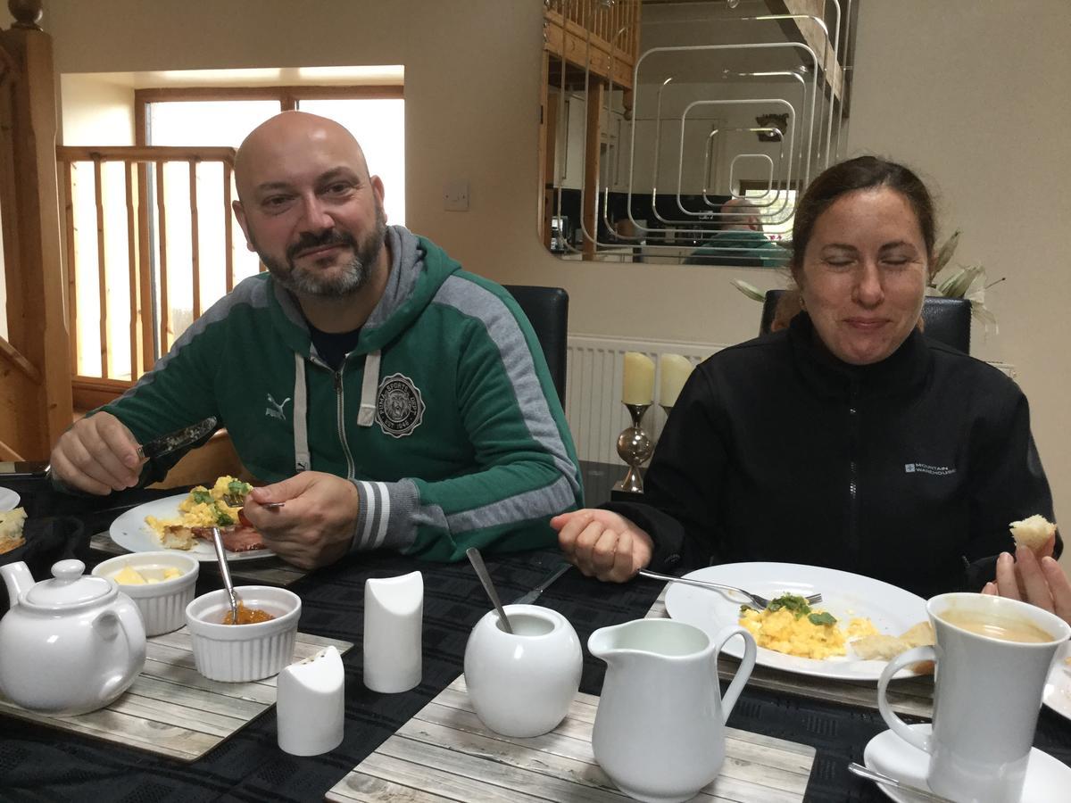 Beudy Bach Bed and Breakfast Cross Hands Εξωτερικό φωτογραφία