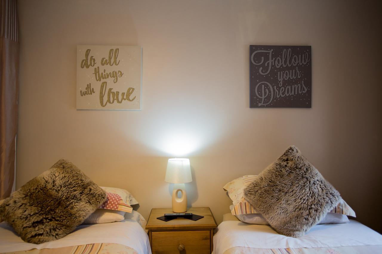 Beudy Bach Bed and Breakfast Cross Hands Εξωτερικό φωτογραφία